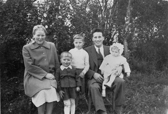 1951 - Ellen Myrland + Kåre + Odd + Karsten + Anne Karin